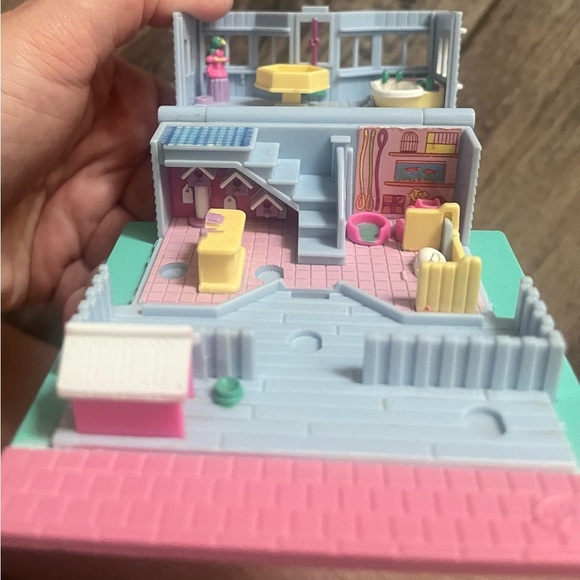 VINTAGE 1993 POLLY POCKET BLUEBIRD PET SHOP HOUSE POLLYVILLE PLAYSET - Picture 8 of 9